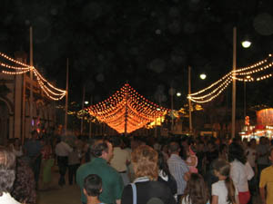 The crowds flock to the Feria de Manzanilla