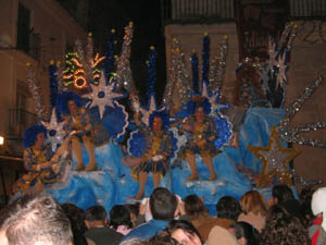 Los Reyes floats arrive
